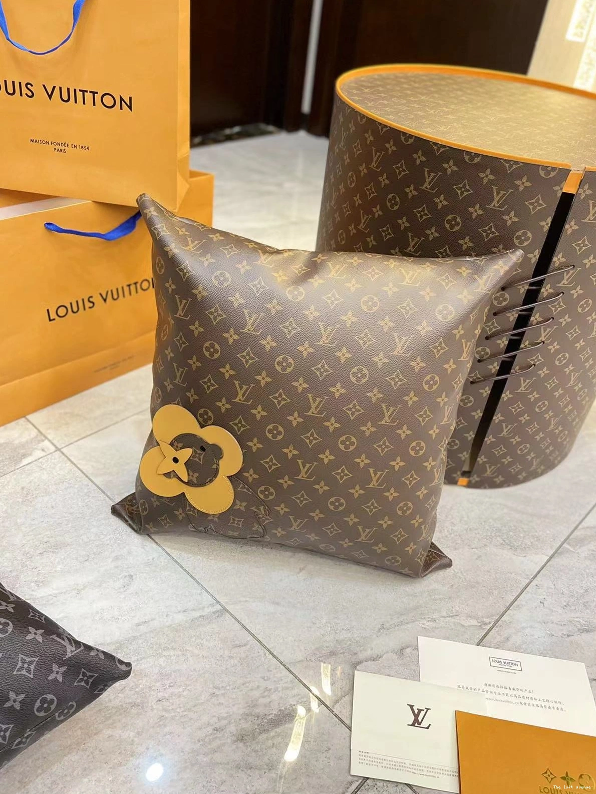 PILLOW LV VIVIENNE CUSTOM 0817